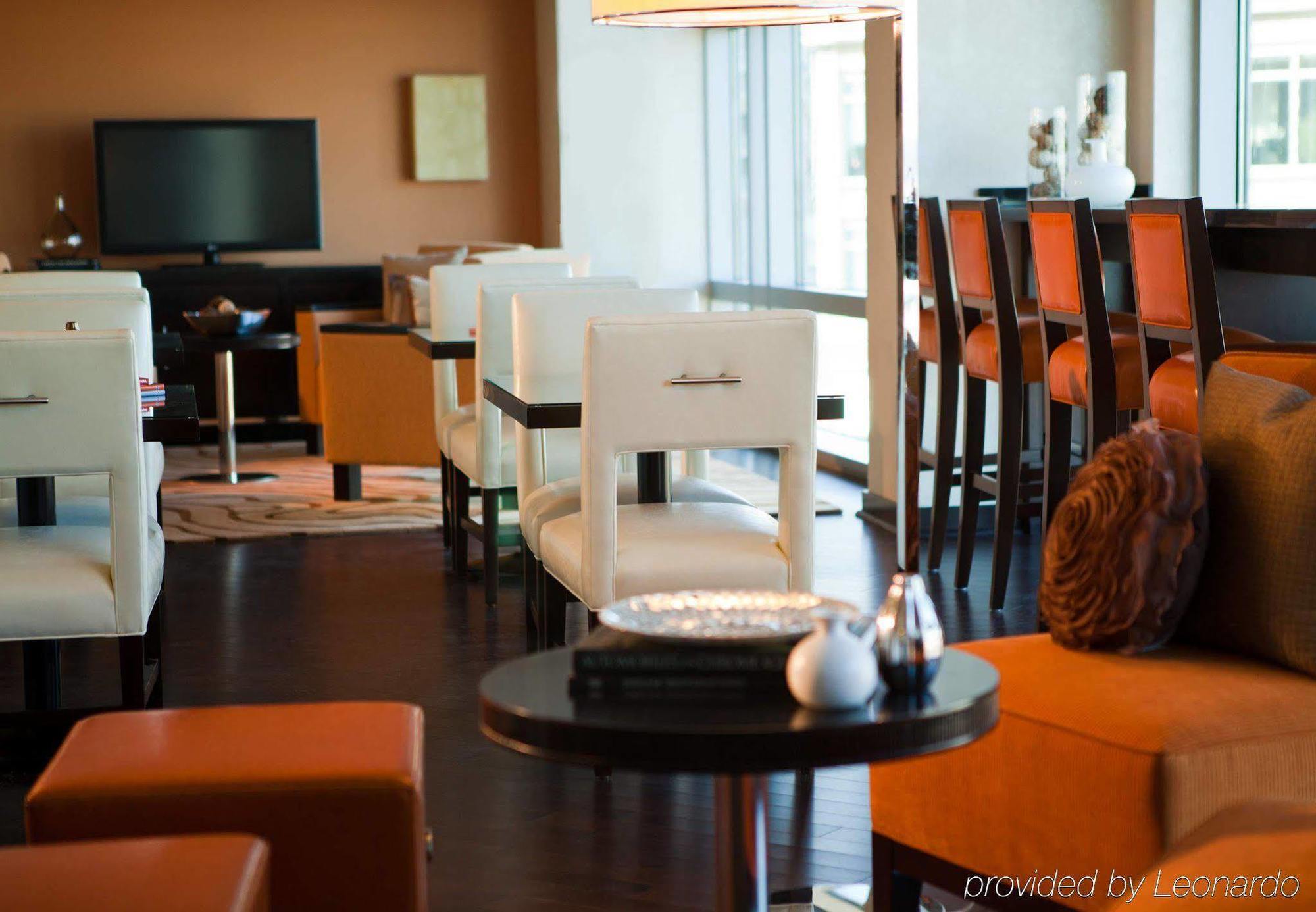 Renaissance Arlington Capital View Hotel Restaurant bilde